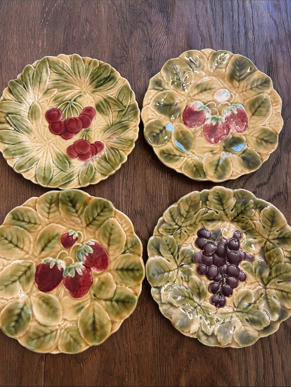 Set of 4 Vintage 1980’s 7.5 inch Sarreguemines majolica dessert plates